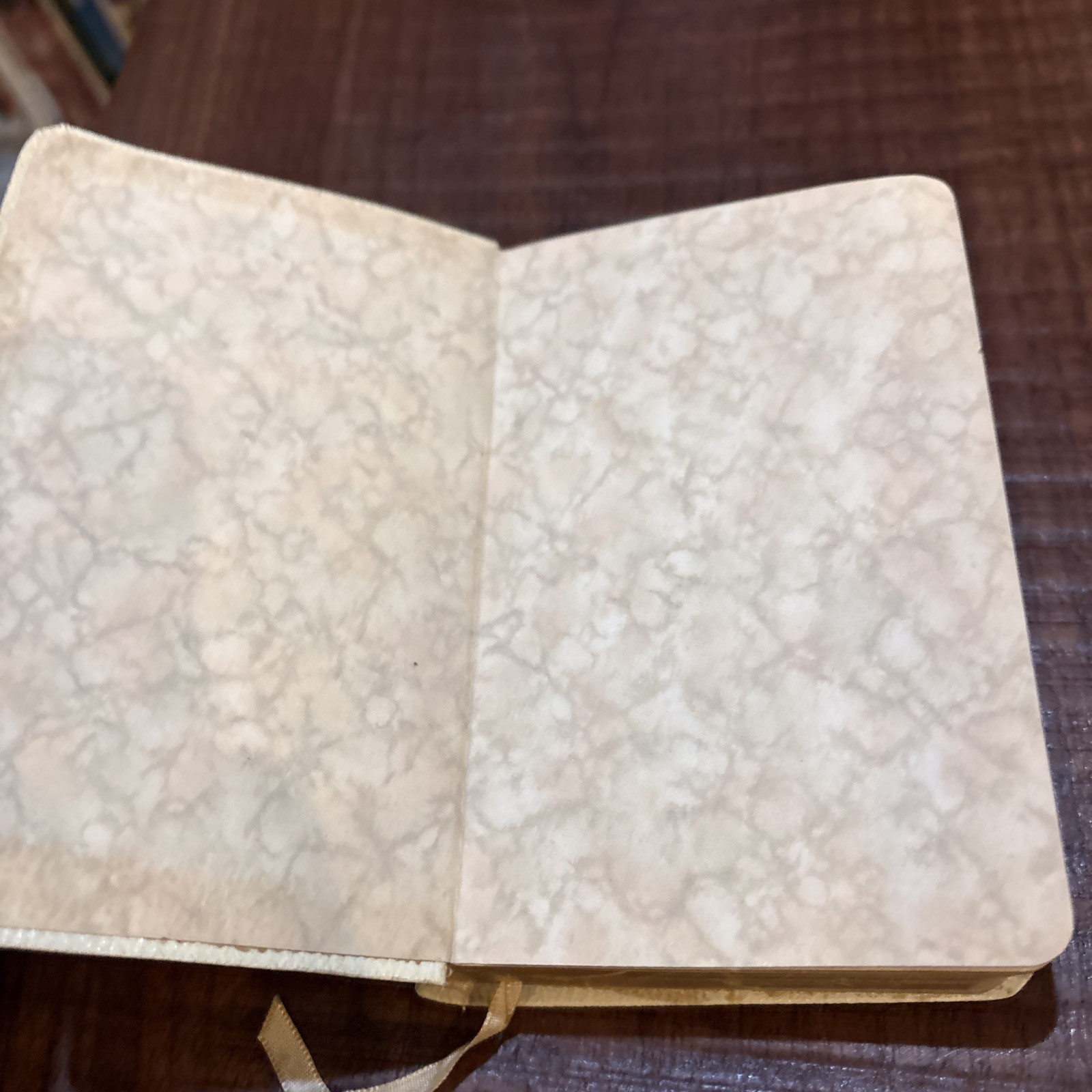 Holy Bible KJV Oxford 01225 White Pocket 5.5 in Vintage Great Britain Gold Edges