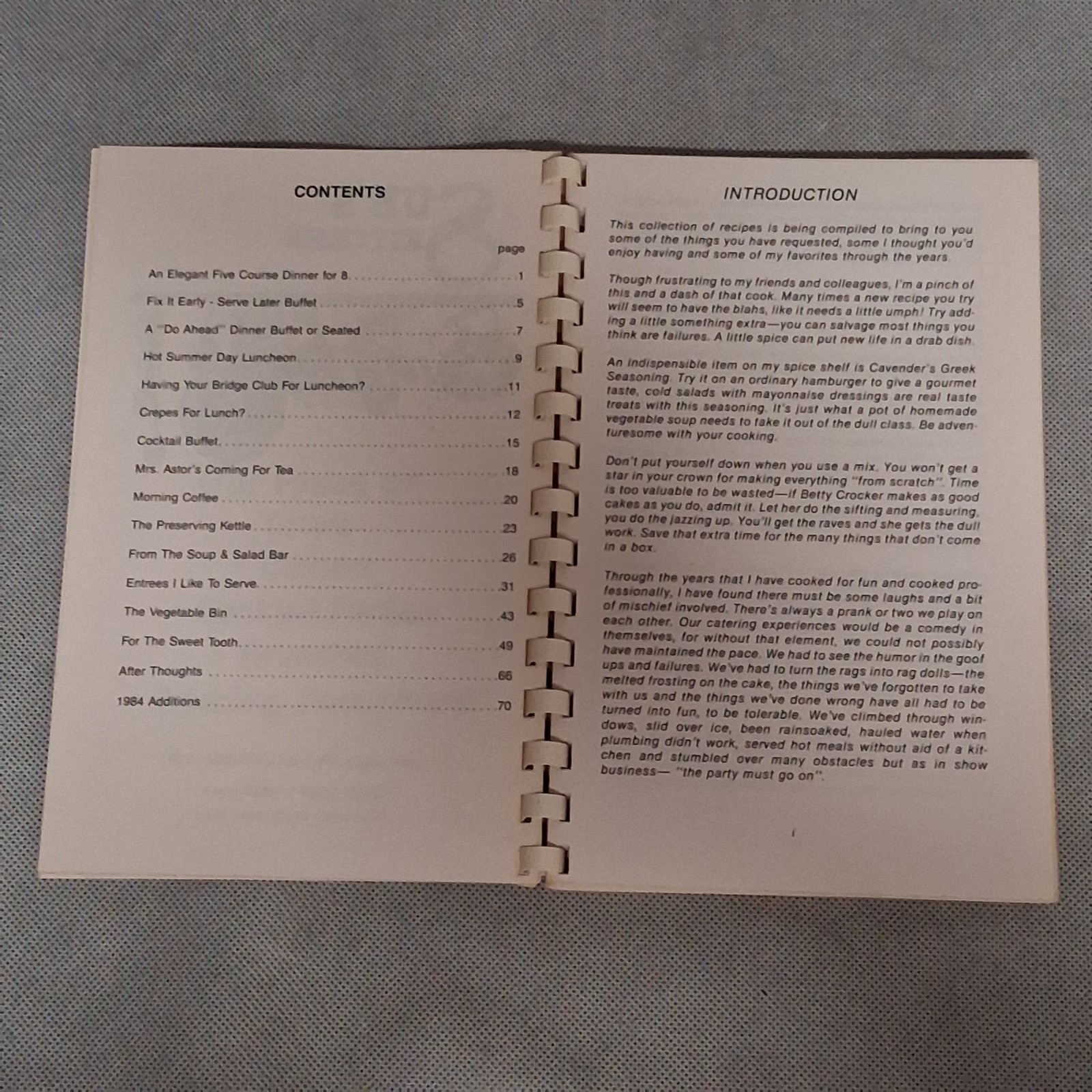 Sue’s Kitchen Cookbook Jonesboro Arkansas Restaurant 1989 Edition 76 Pages