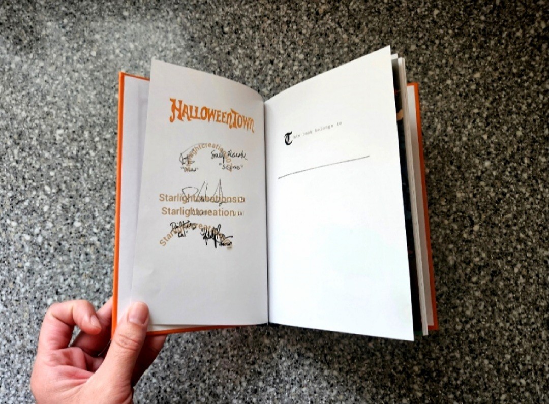 Halloweentown movie picture story book yellow replica 8×6 inches 1998 hardcover