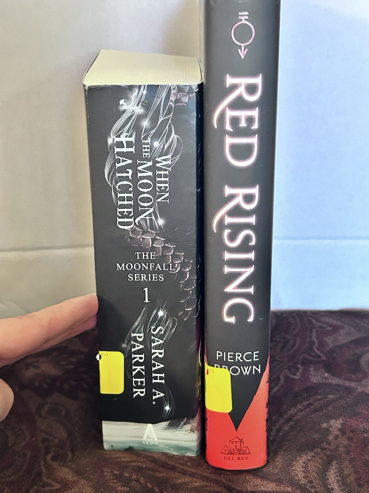 Red Rising Pierce Brown HC & When The Moon Hatched Sarah Parker PB Lot Booktok