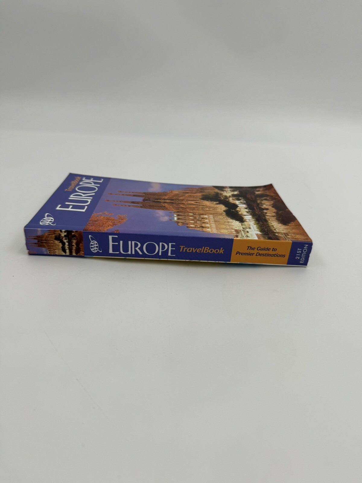 AAA Travelbook Europe Guide to Premier Destinations 2020 21st. Edition 576 pages