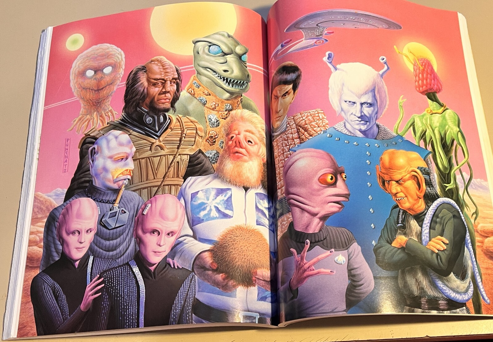 Star Trek The Worlds of the Federation Paperback By Shane Johnson 162 Pages GOOD
