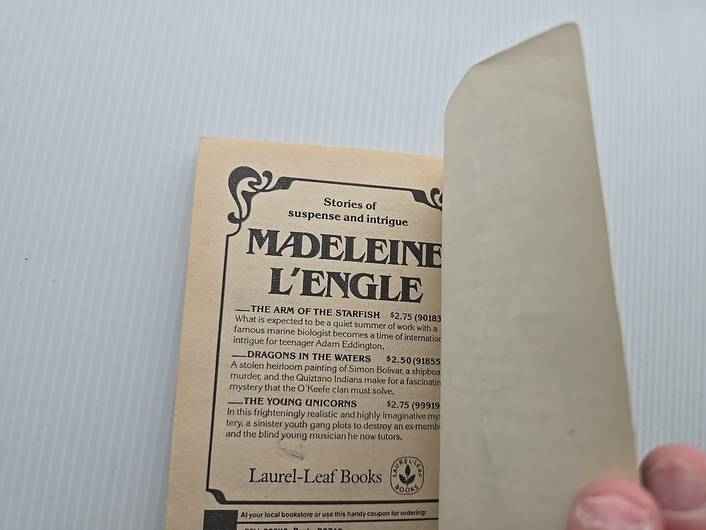 A Wrinkle in Time – Madeleine L’Engle PB 1984 Dell Laurel Leaf (Stranger Things)