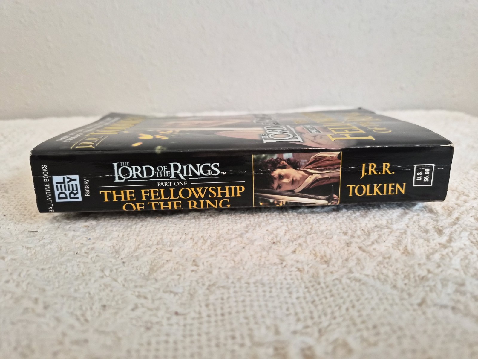2001 J.R.R. Tolkien Lord of the Rings: The Fellowship of the Ring Paperback Book