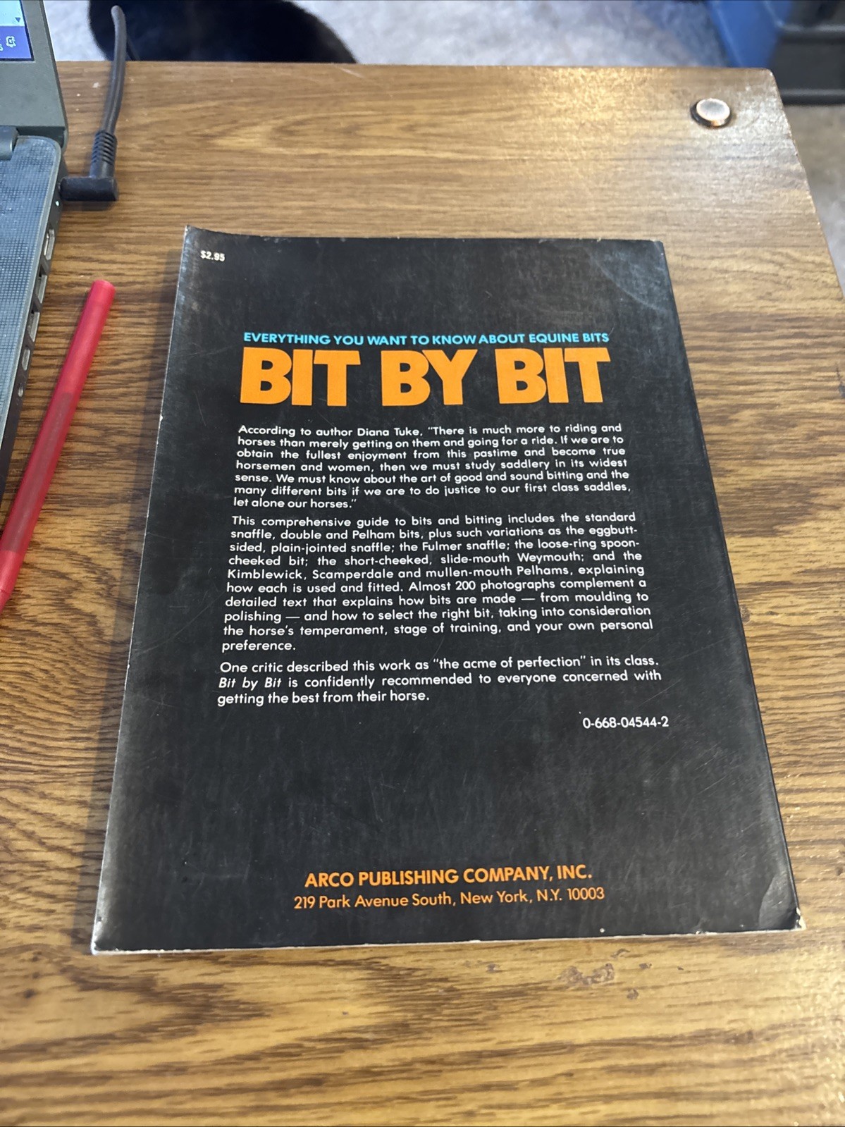 Bit By Bit A Guide to Equine Bits, Diana R.Tuke Softcover 1978 Arco Pub, Horse T