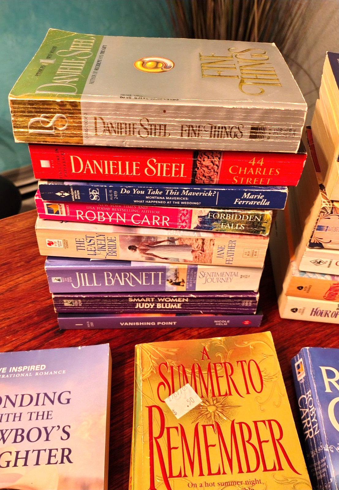 Lot of 10 Modern/Classic Popular Best Seller Romance Novel Paperback RANDOM PICK