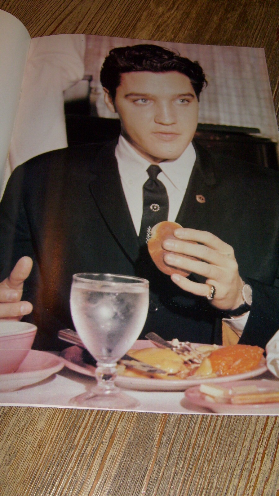 Elvis Presley Poster Book 1977 New Series 16.5 by 11 Inches 22 Posters