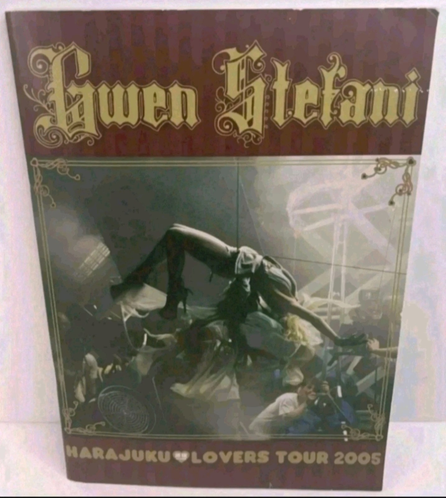 Gwen Stefani Harajuku Lovers Tour 2005 Concert Program Book 32 Pages