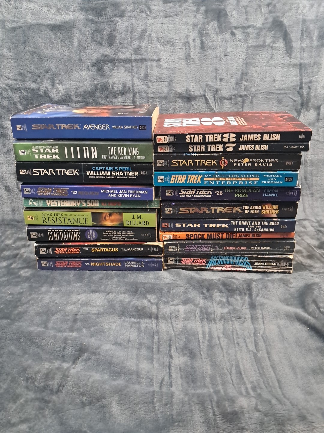 Mixed Lot of 19 Star Trek Books – Mix of books from 70s 80s 90s and 2000s