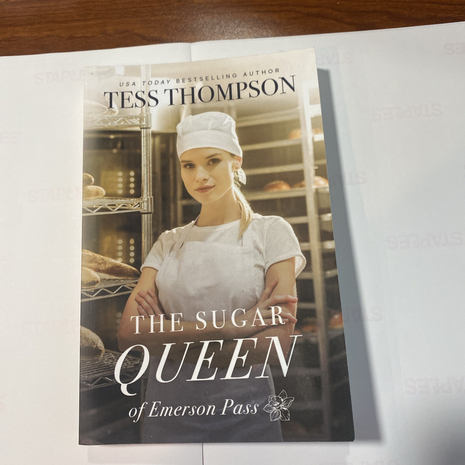 THE SUGAR QUEEN (EMERSON PASS CONTEMPORARIES) By Tess Thompson **BRAND NEW**