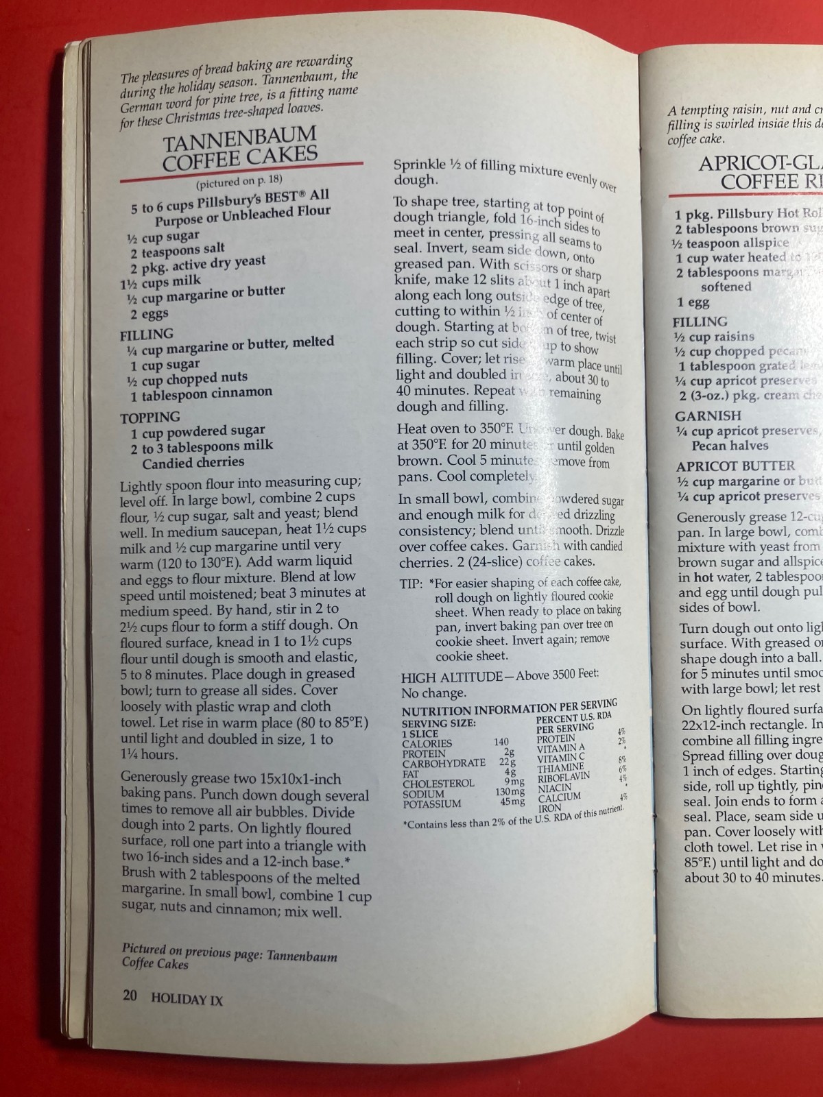 PILLSBURY HOLIDAY BAKING RECIPES COOKBOOK 96 PAGES 2000 COOKIES SPRITZ CHRISTMAS