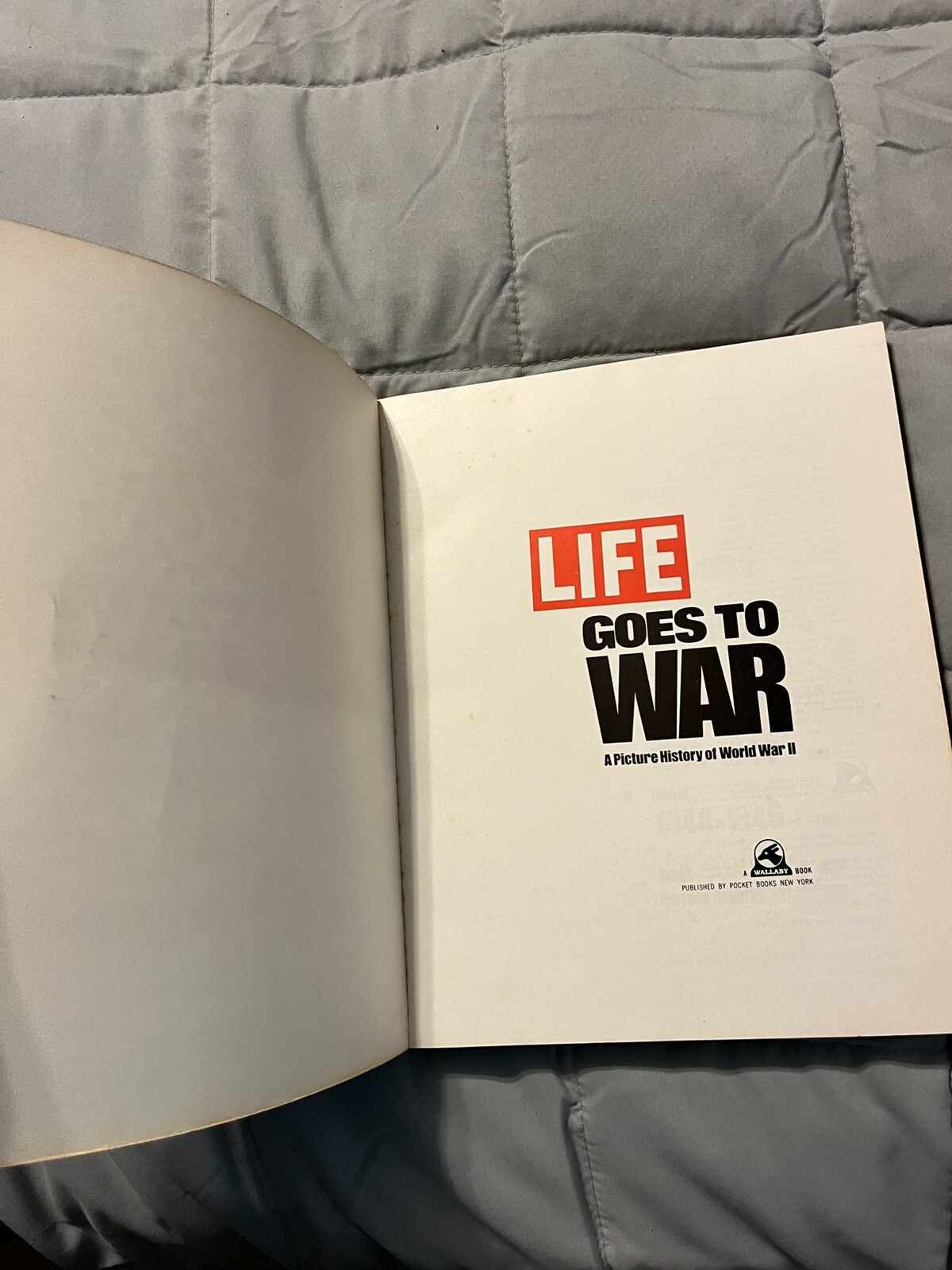 LIFE Goes to War A Picture History of World War 2 303 Pages VG+