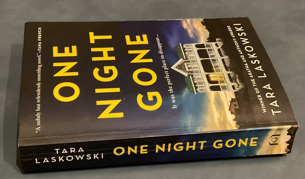 One Night Gone : A Novel by Tara Laskowski (2022, Mass Market)
