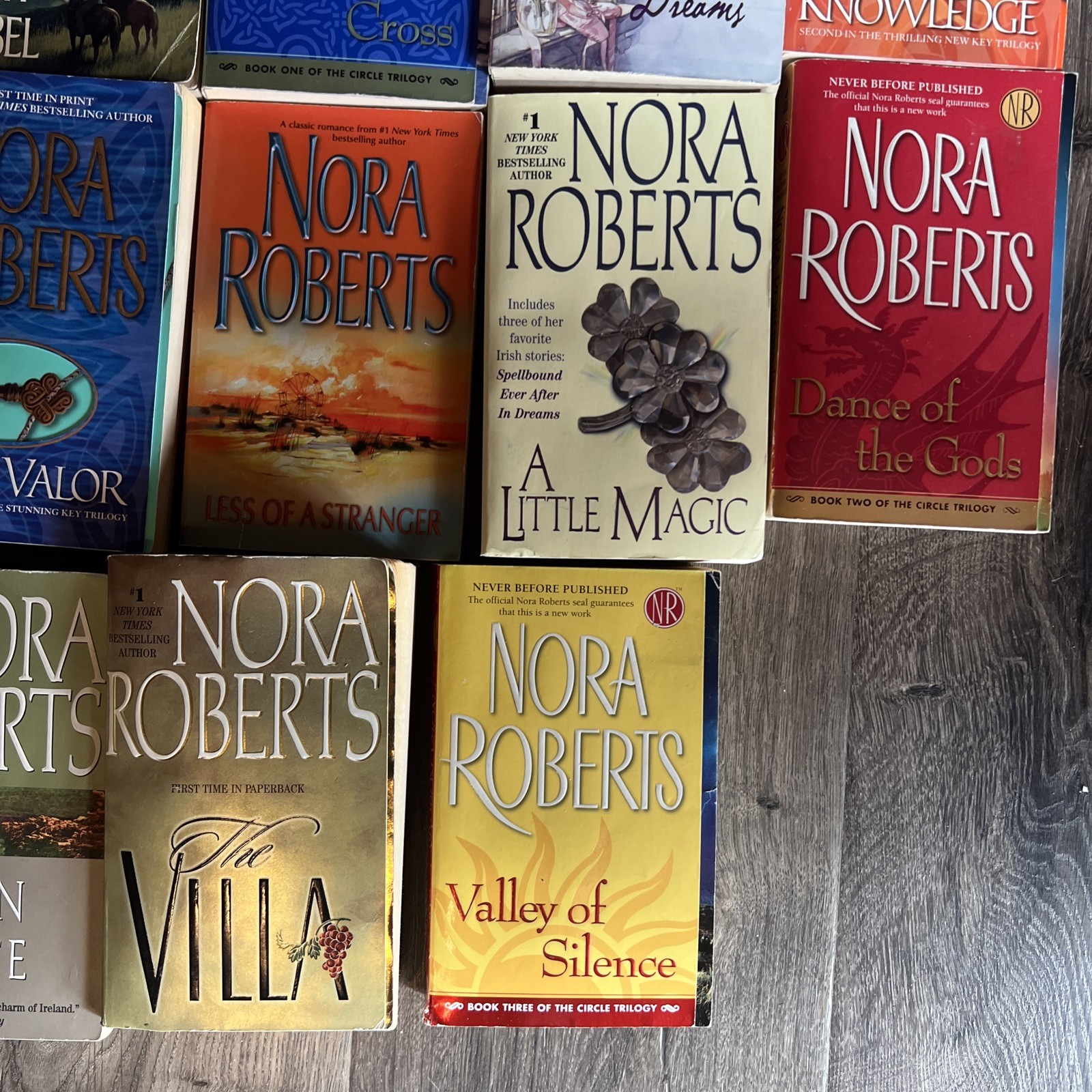 Lot of 27 NORA ROBERTS books Romance Thriller Suspense The Garden Three Sisters