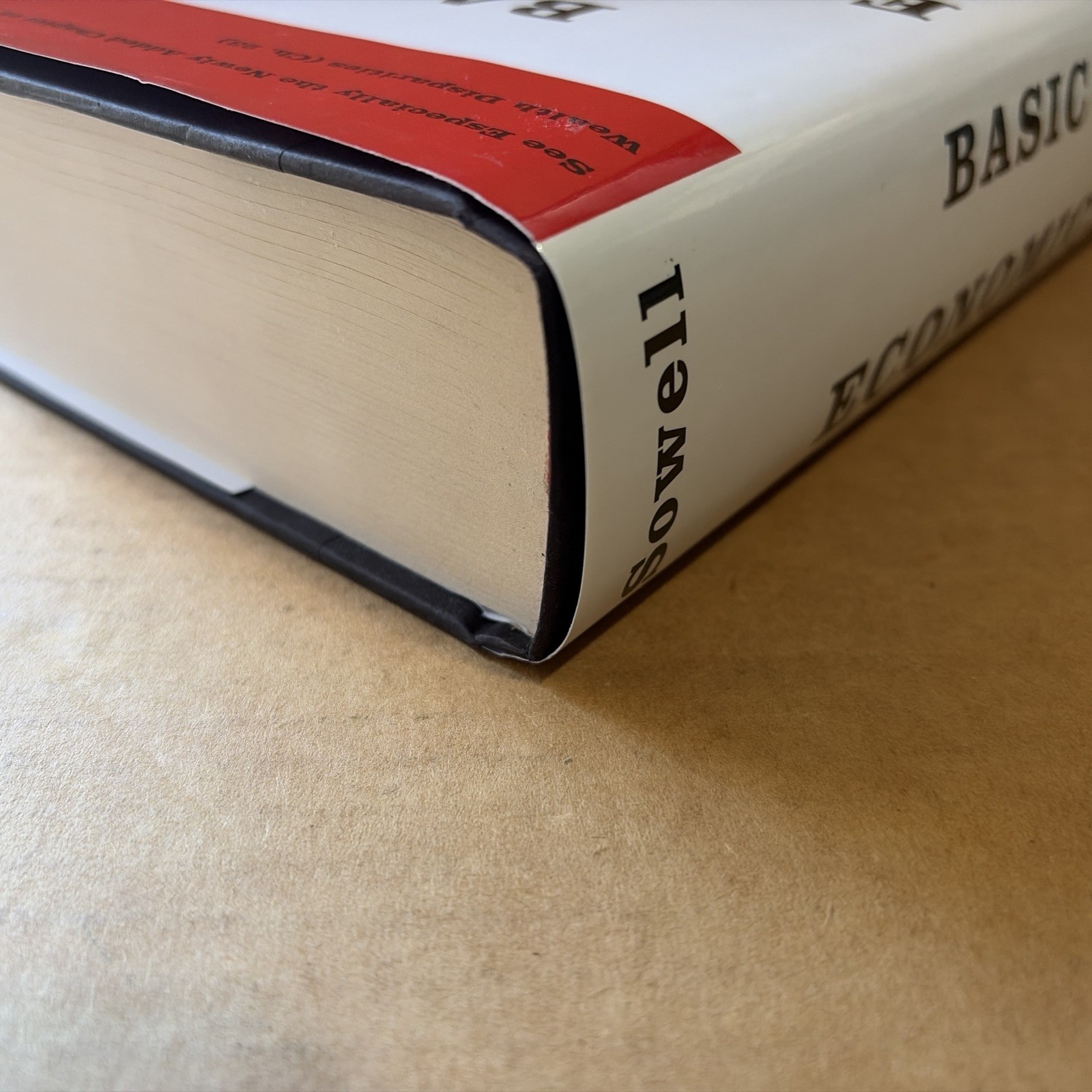 Basic Economics: A Common Sense Guide to the Economy by Sowell, Thomas