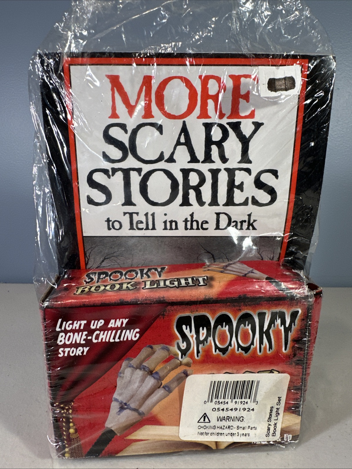 Scary Stories To Tell In The Dark PB Books Alvin Schwartz w/Spooky Book Light