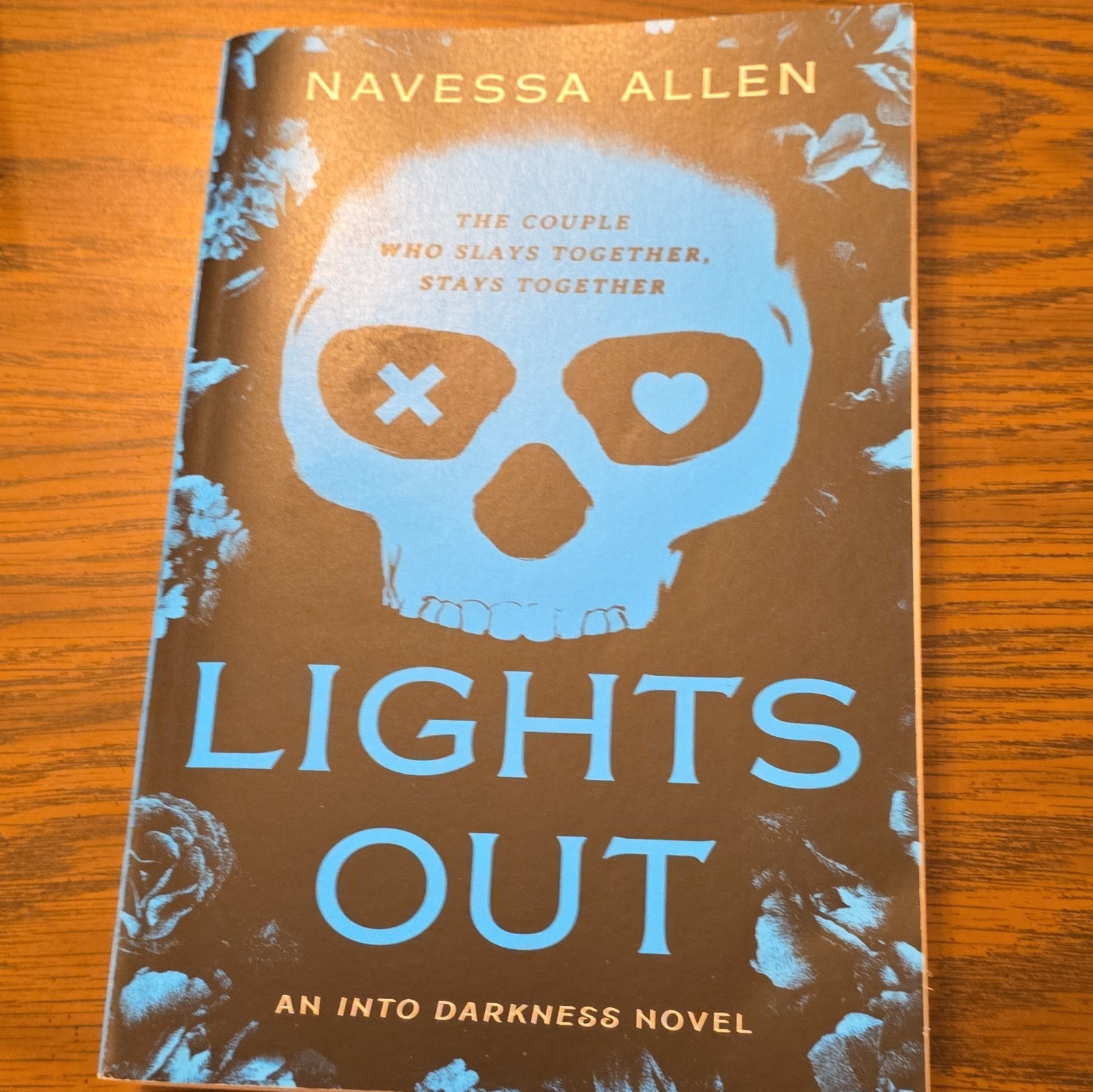 Navessa Allen Lights Out Into Darkness Series 1 (2024) Trade Paperback Zando