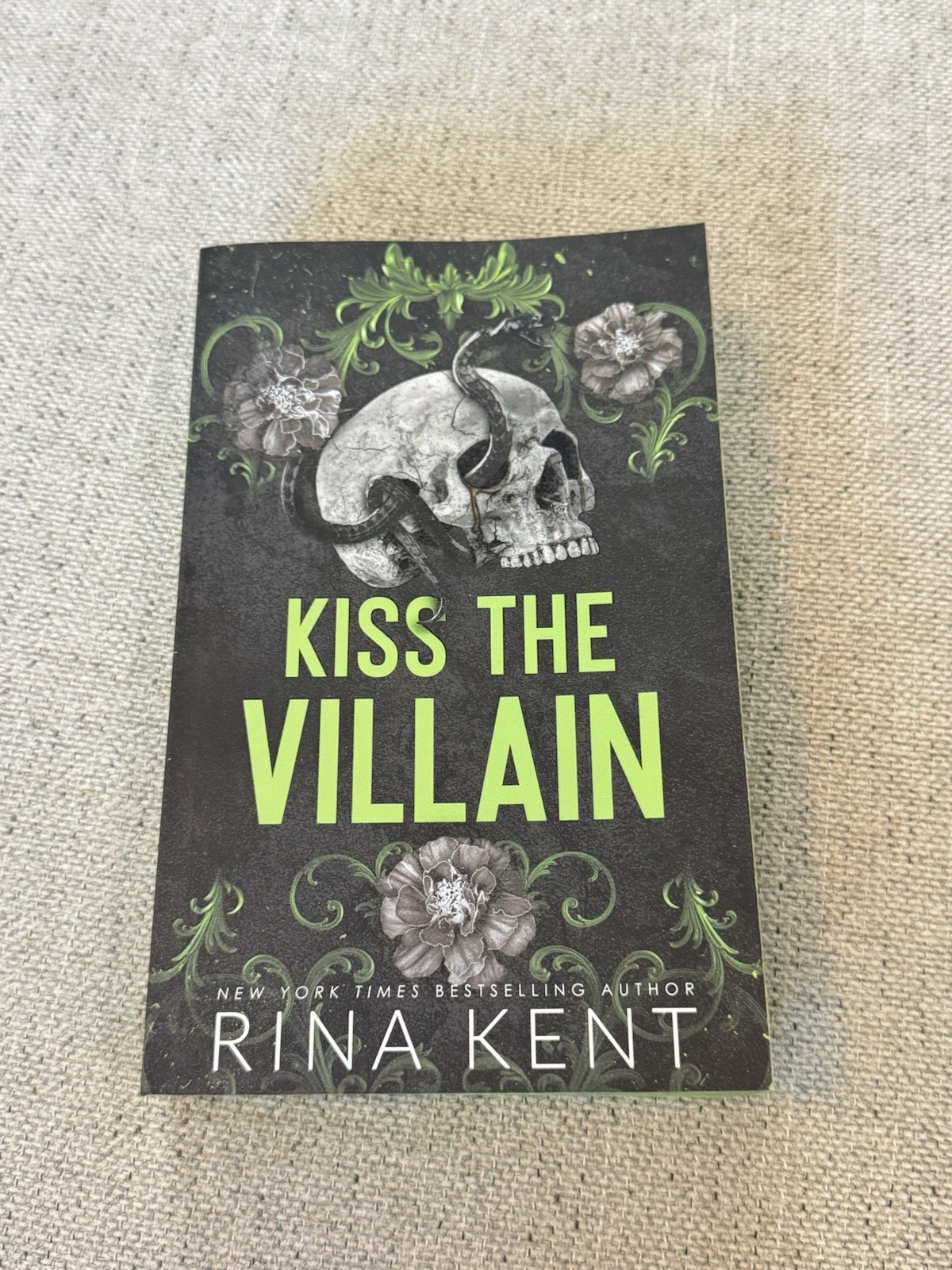 Kiss The Villain Rina Kent Deluxe Edition With Signed Bookplate Stenciled Edge