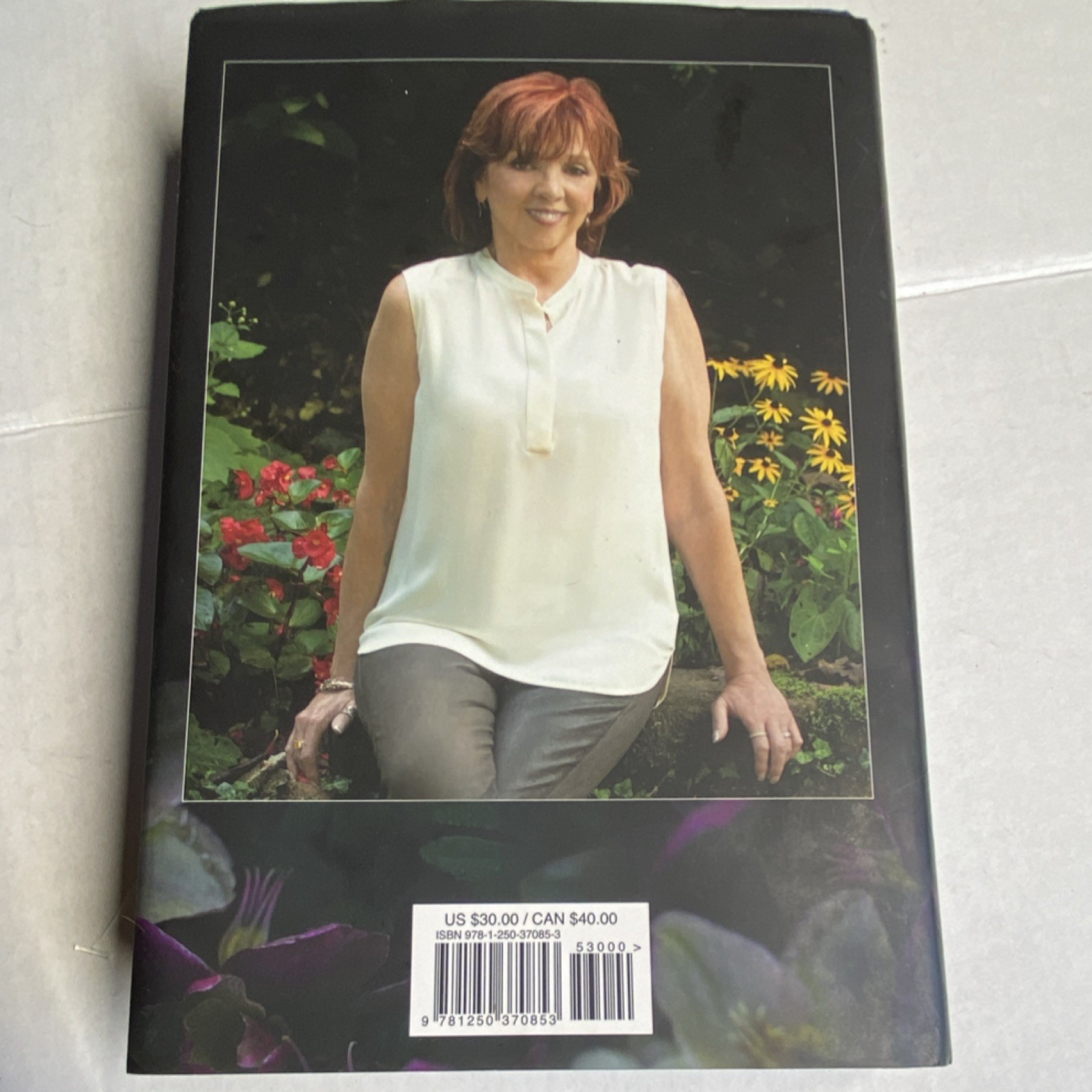 Nora Roberts Hidden Nature Hardcover, St. Martin’s Press Fiction Crime Romance