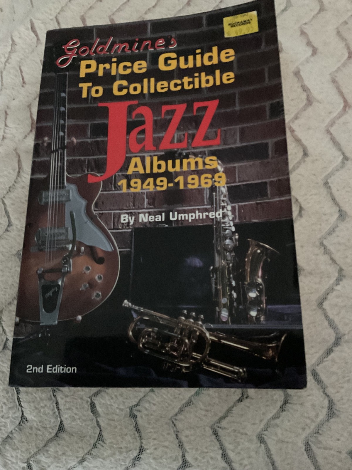 GOLDMINES PRICE GUIDE TO COLLECTIBLE JAZZ ALBUMS 1949-1969 592 pages.