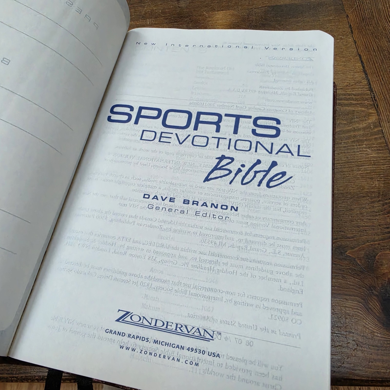 Sports Devotional Bible Zondervan 2002 New International Version NIV Football