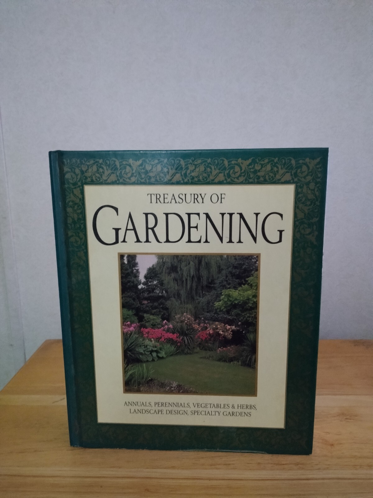 Treasury Of Gardening Hardcover Book 1994 576 Pages