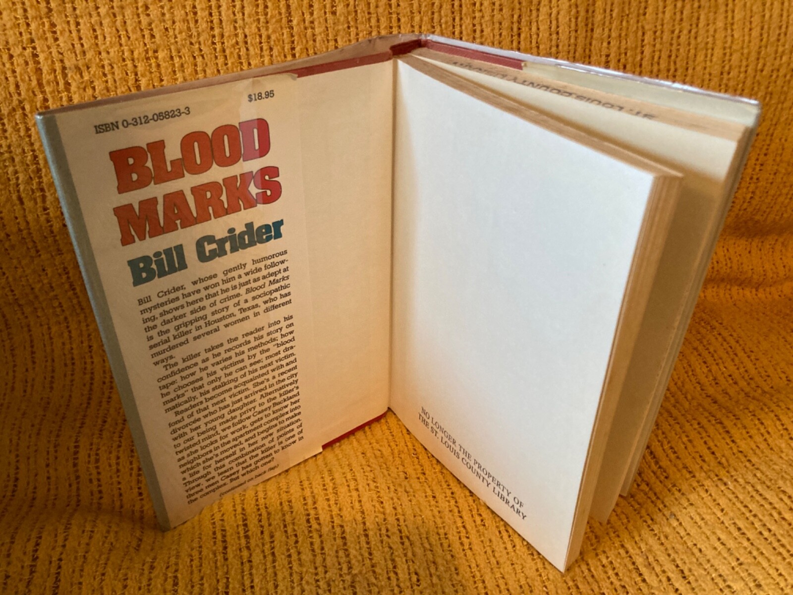 Blood Marks (Bill Crider, Hardcover, St. Martin’s Press, 1991, First Edition)
