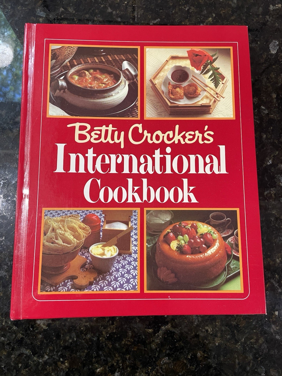 Vtg. 80’s Betty Crocker Hardback Cook Book w/ Cover. #372 Pages. Cottagecore