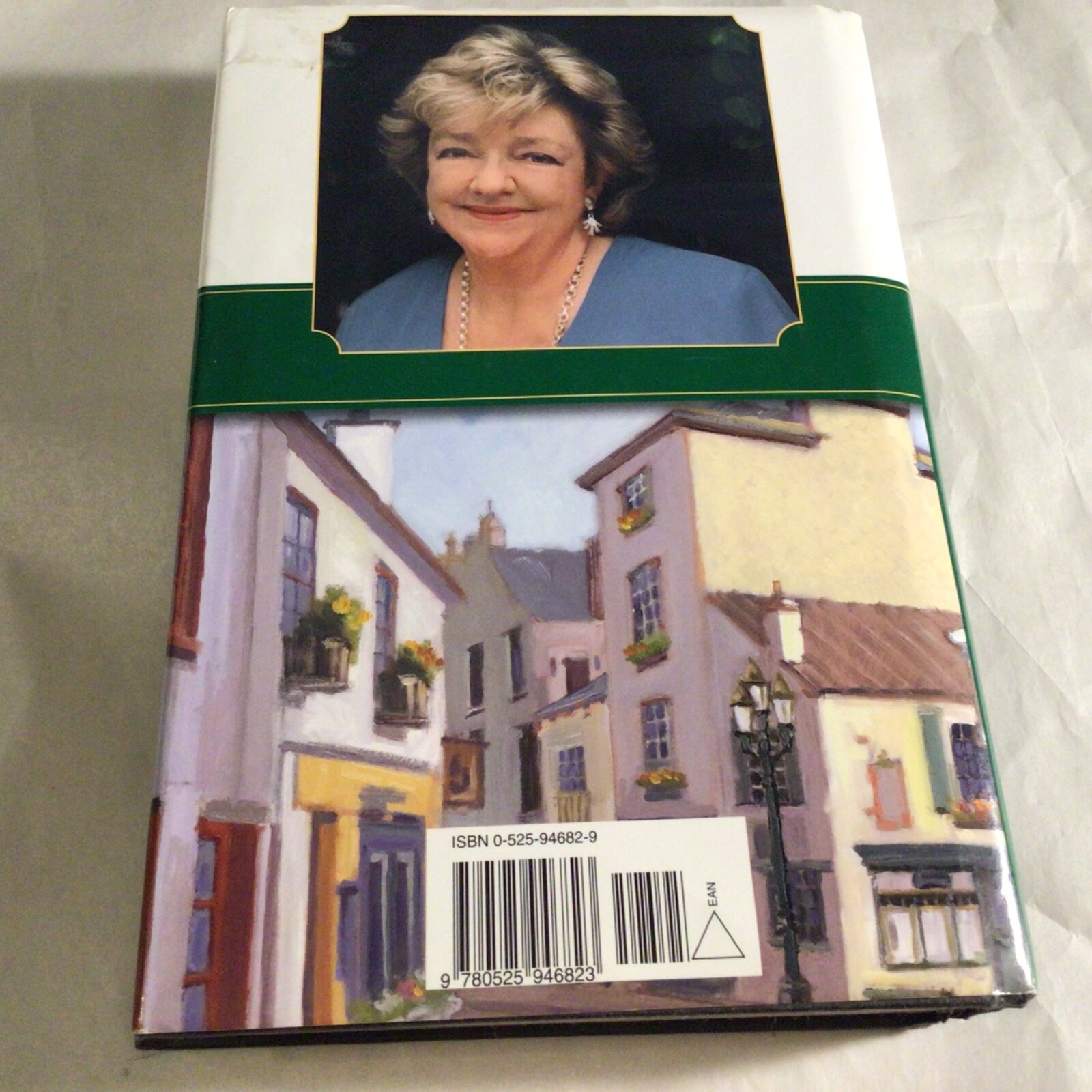 MAEVE BINCHY: QUENTINS (2002 Hardback) dust jacket 359 pages Excellent condition