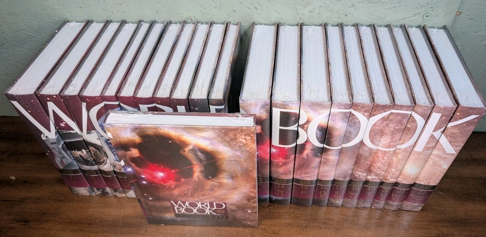 World Book Encyclopedia 2005 Complete 22 Volume Set Spinescape New Sealed