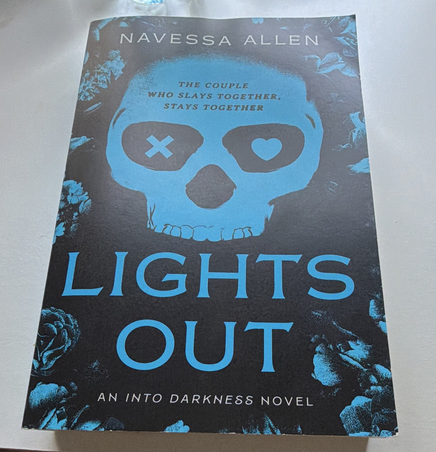 Lights Out (Into Darkness Novel) by Navessa Allen Paperback English