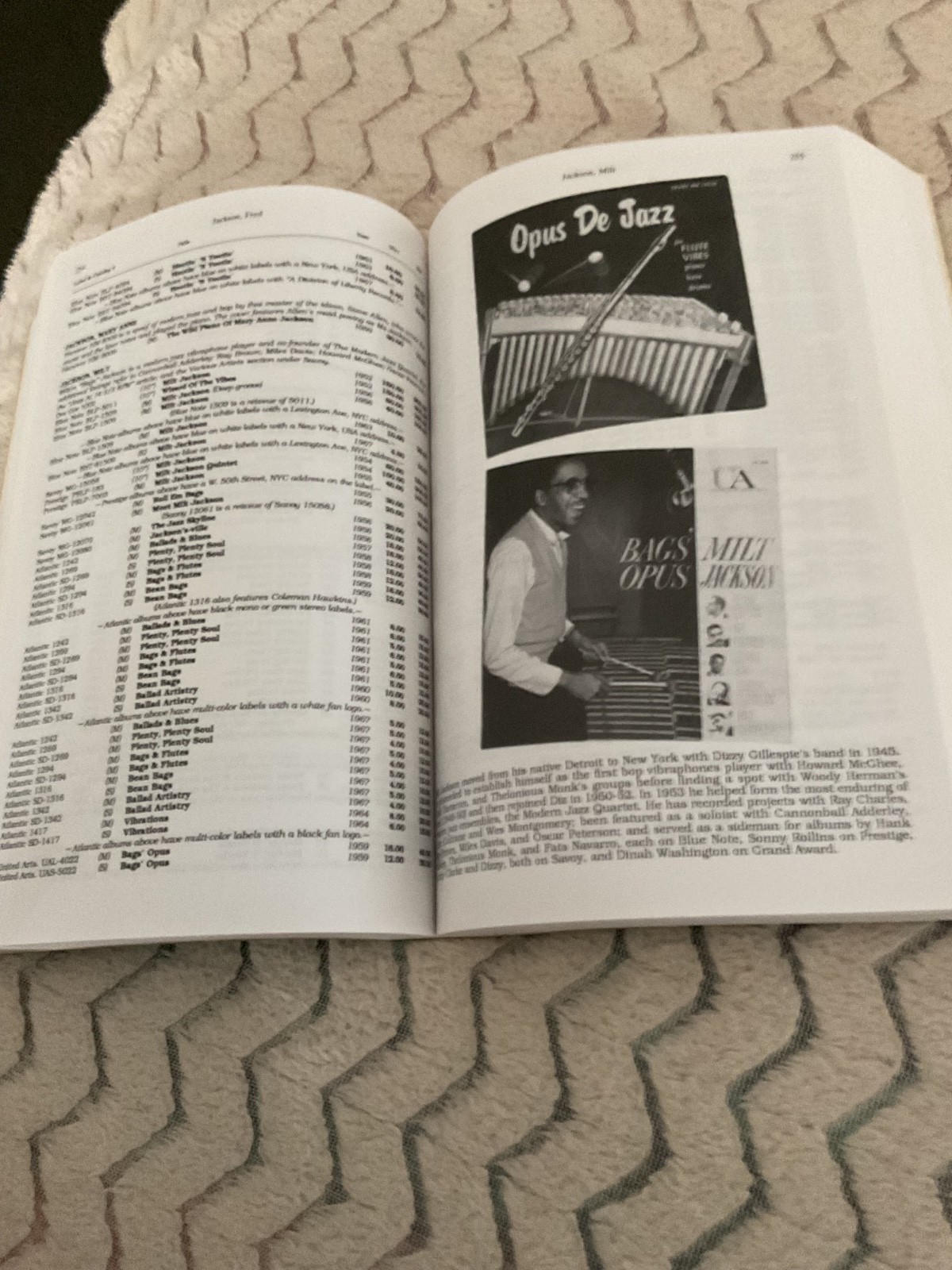 GOLDMINES PRICE GUIDE TO COLLECTIBLE JAZZ ALBUMS 1949-1969 592 pages.