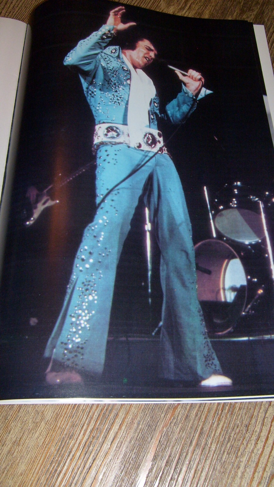 Elvis Presley Poster Book 1977 New Series 16.5 by 11 Inches 22 Posters