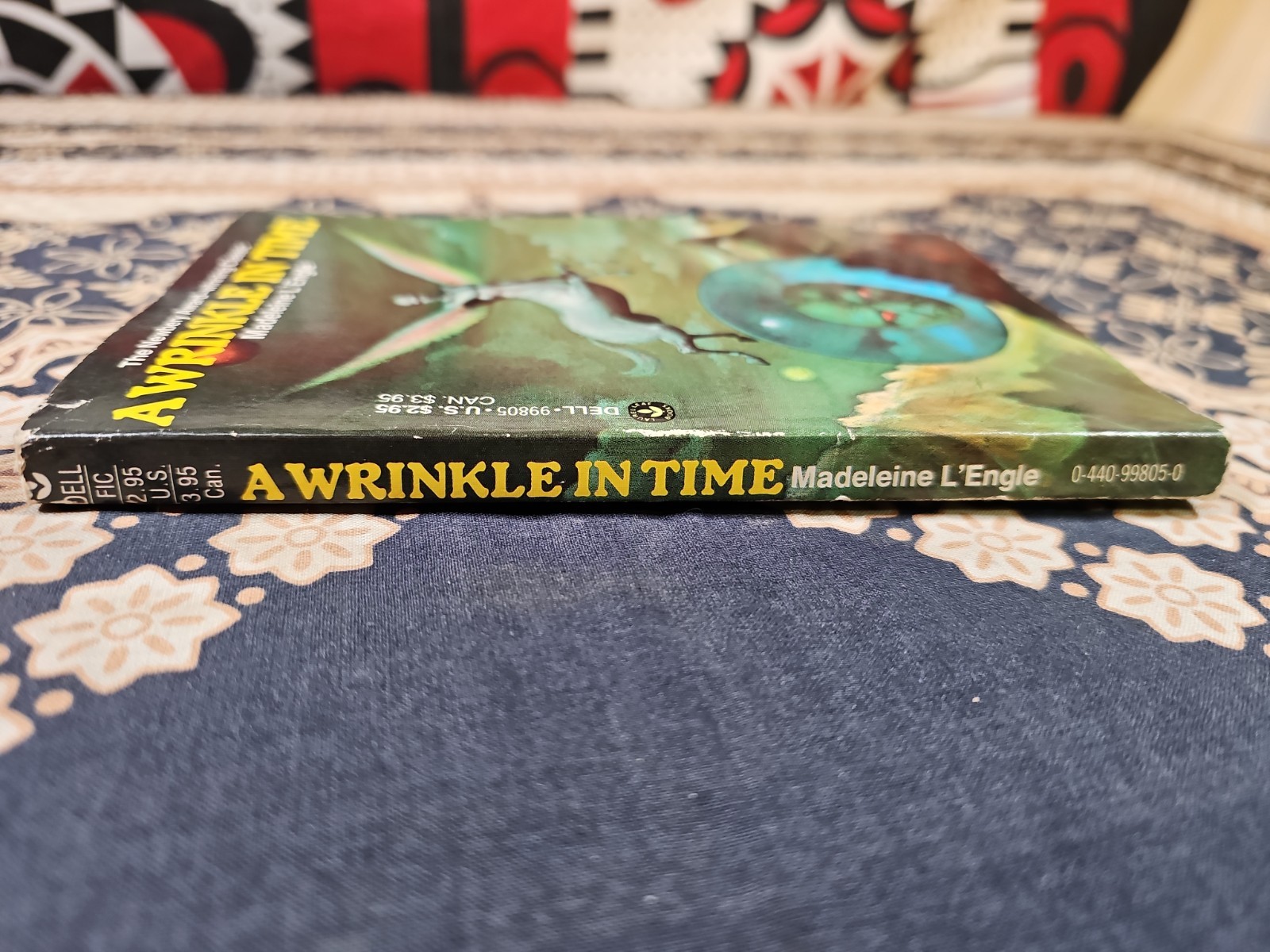 A WRINKLE IN TIME Madeleine L’Engle PB BOOK (c) 1976 Dell Laurel-Leaf BCE ~VG+~