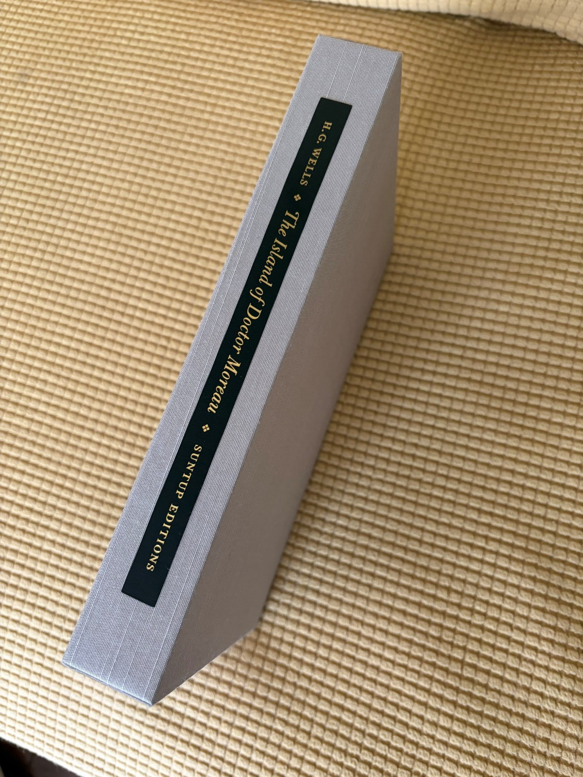 The Island of Doctor Moreau by H.G. Wells Suntup Editions Numbered LIKE NEW