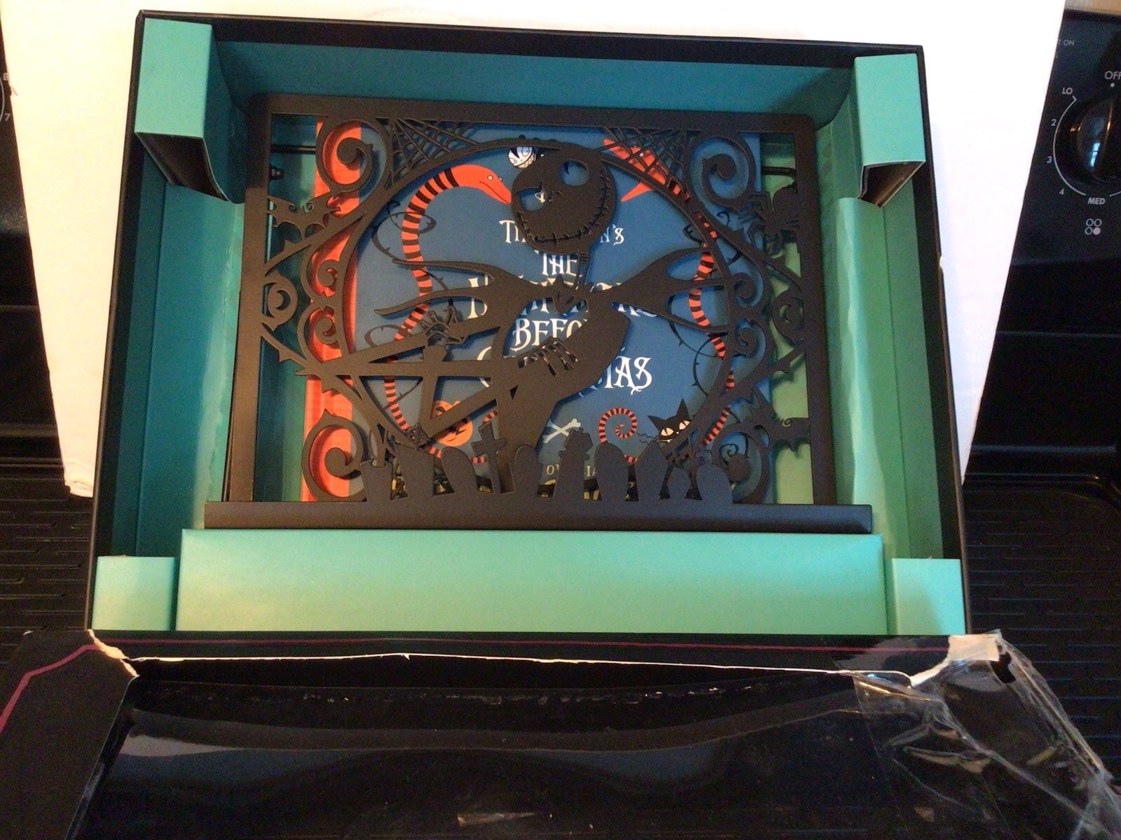 Tim Burton’s The Nightmare Before Christmas: The Official Cookbook Gift Set Read