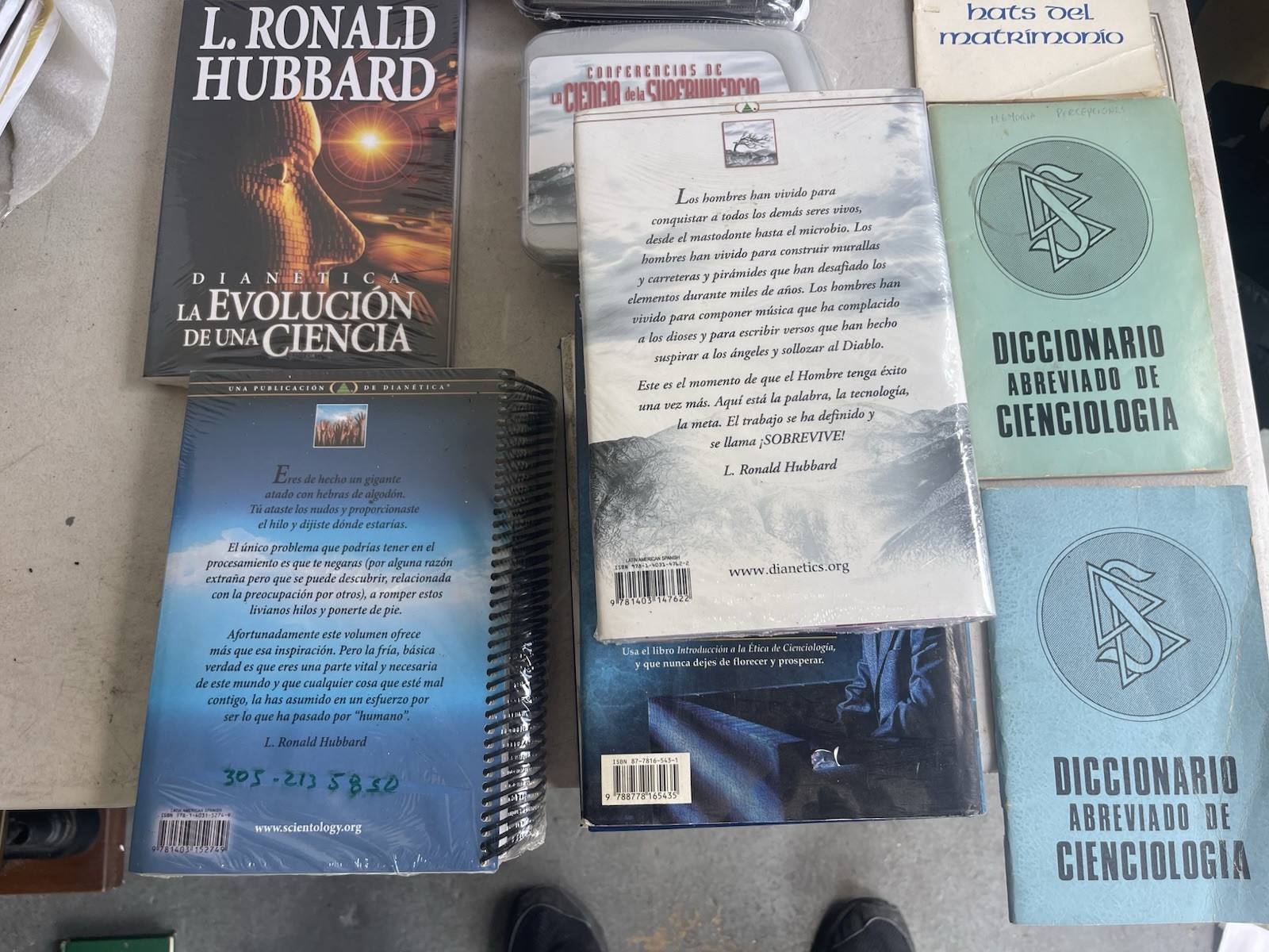 Scientology Books and Lectures Lot L Ron Hubbard Dianetics Lot of 14 in Spanish