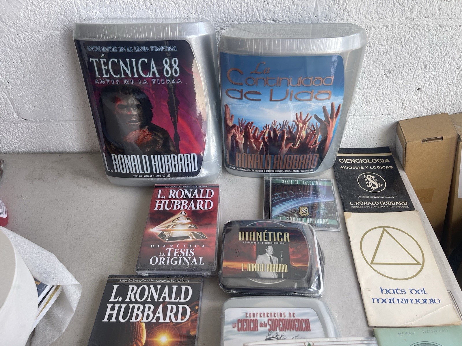 Scientology Books and Lectures Lot L Ron Hubbard Dianetics Lot of 14 in Spanish