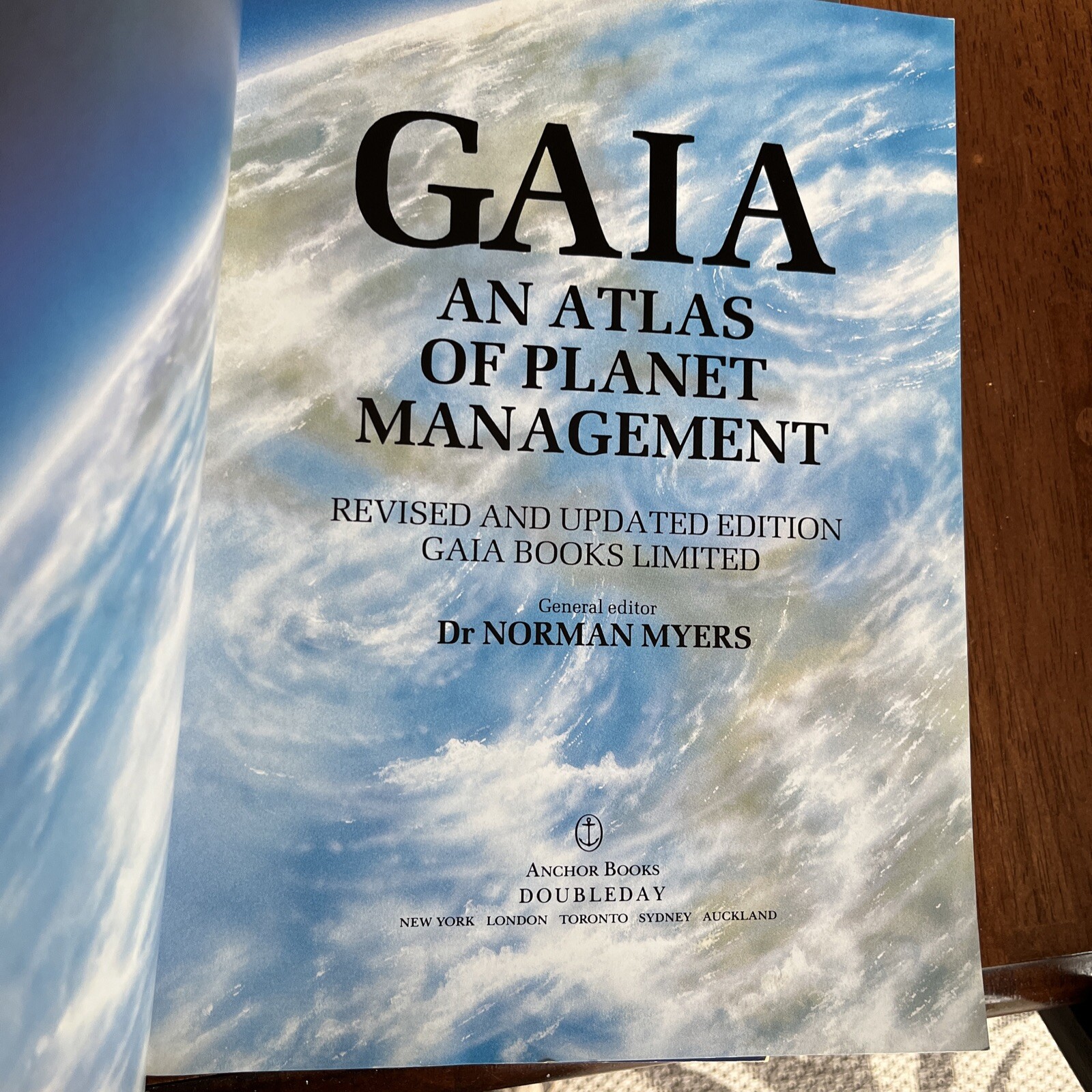 Gaia : An Atlas of Planet Management by Norman Myers, 272 pages, 1993 nearly new