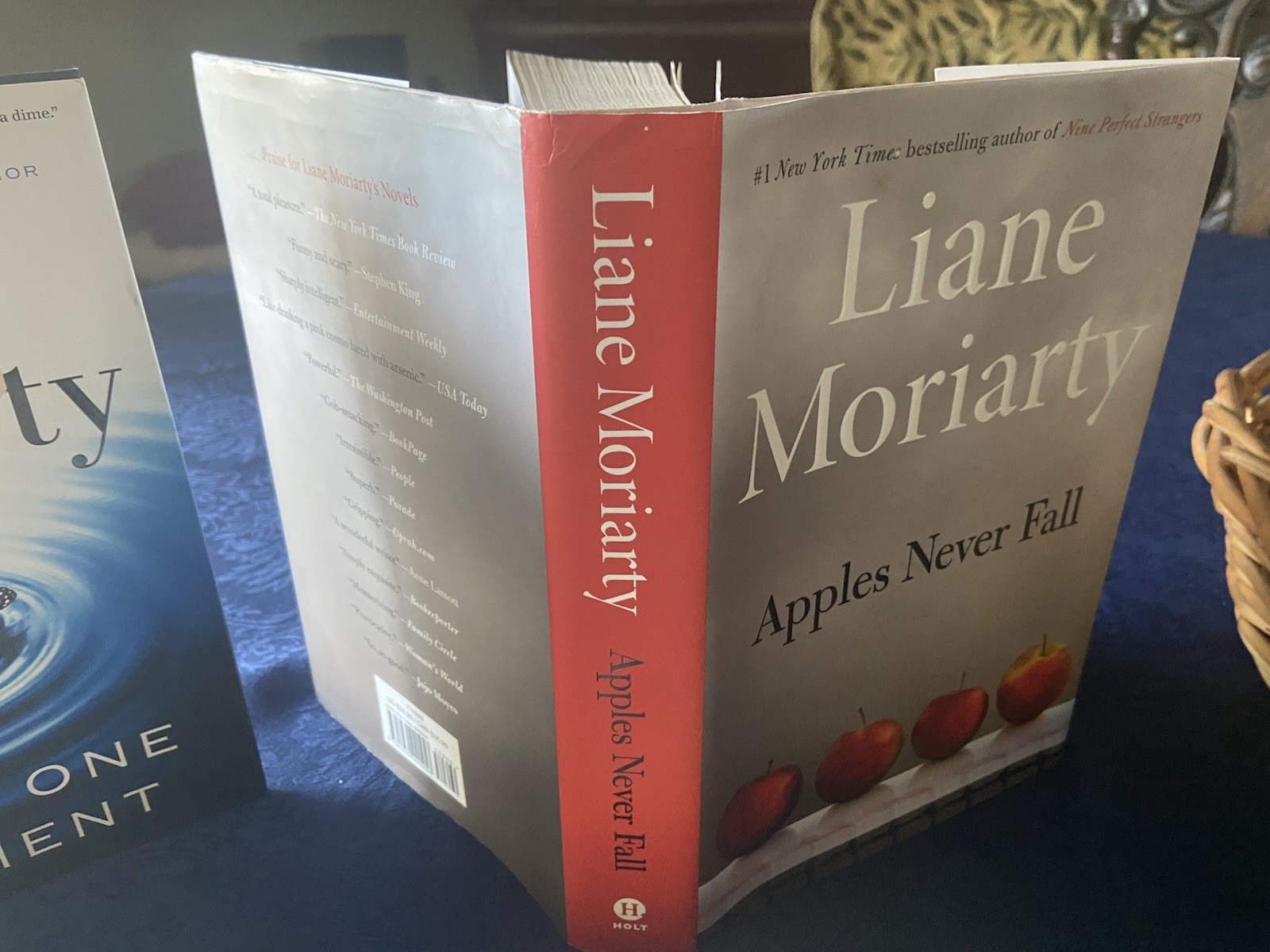 Lot of 7 LIANE MORIARTY Apples Never Fall, Here One Moment Signed + 5 TPB FREESH