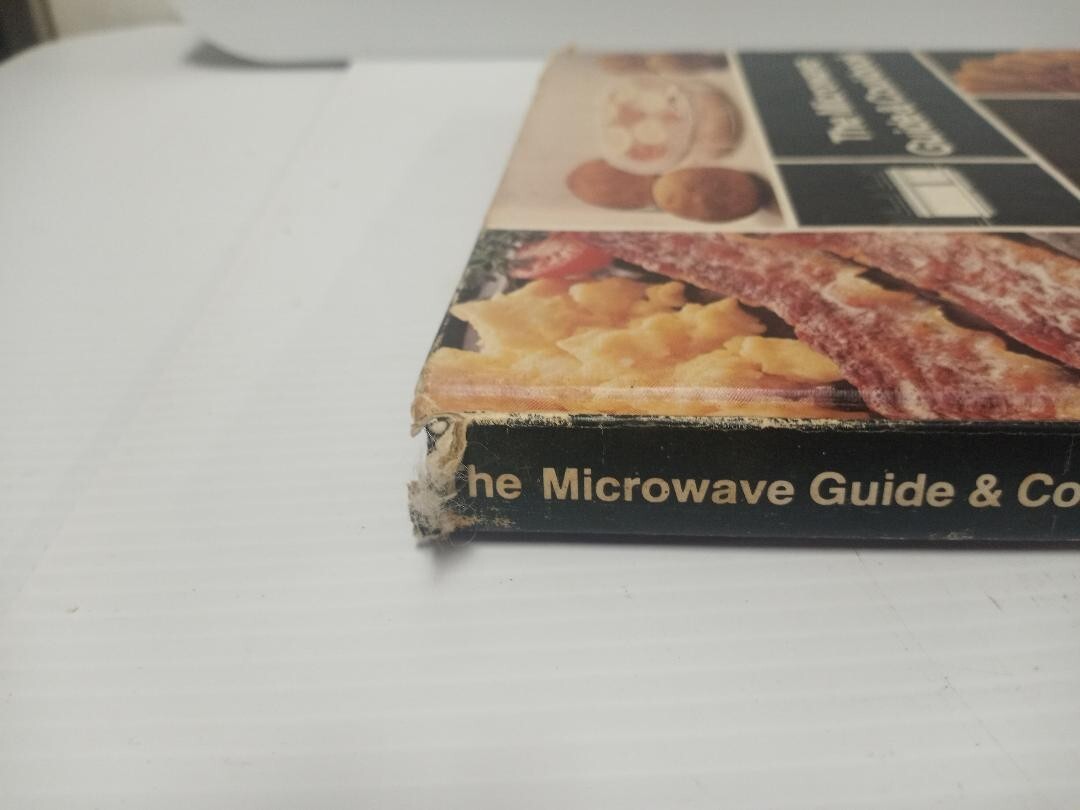 1983 “The Microwave Guide & Cookbook” Hardback 303 Pages(FC209-3 A0142)