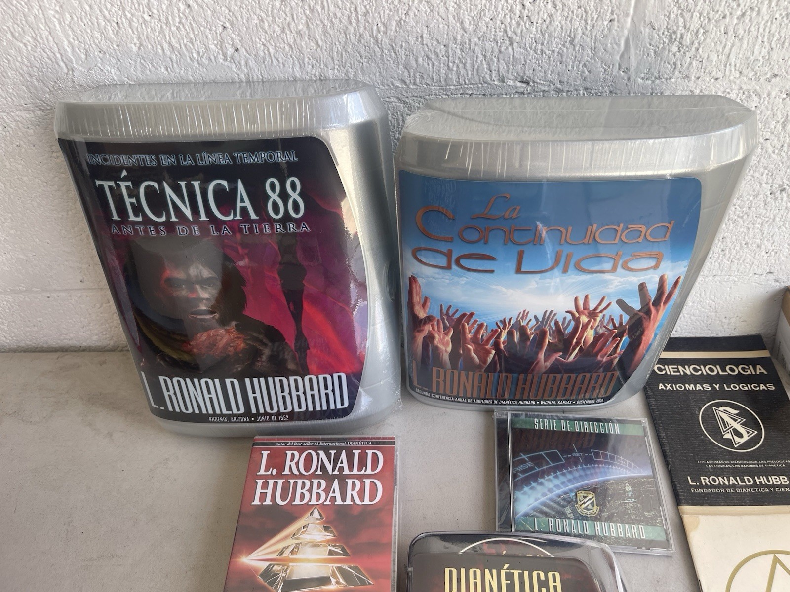 Scientology Books and Lectures Lot L Ron Hubbard Dianetics Lot of 14 in Spanish