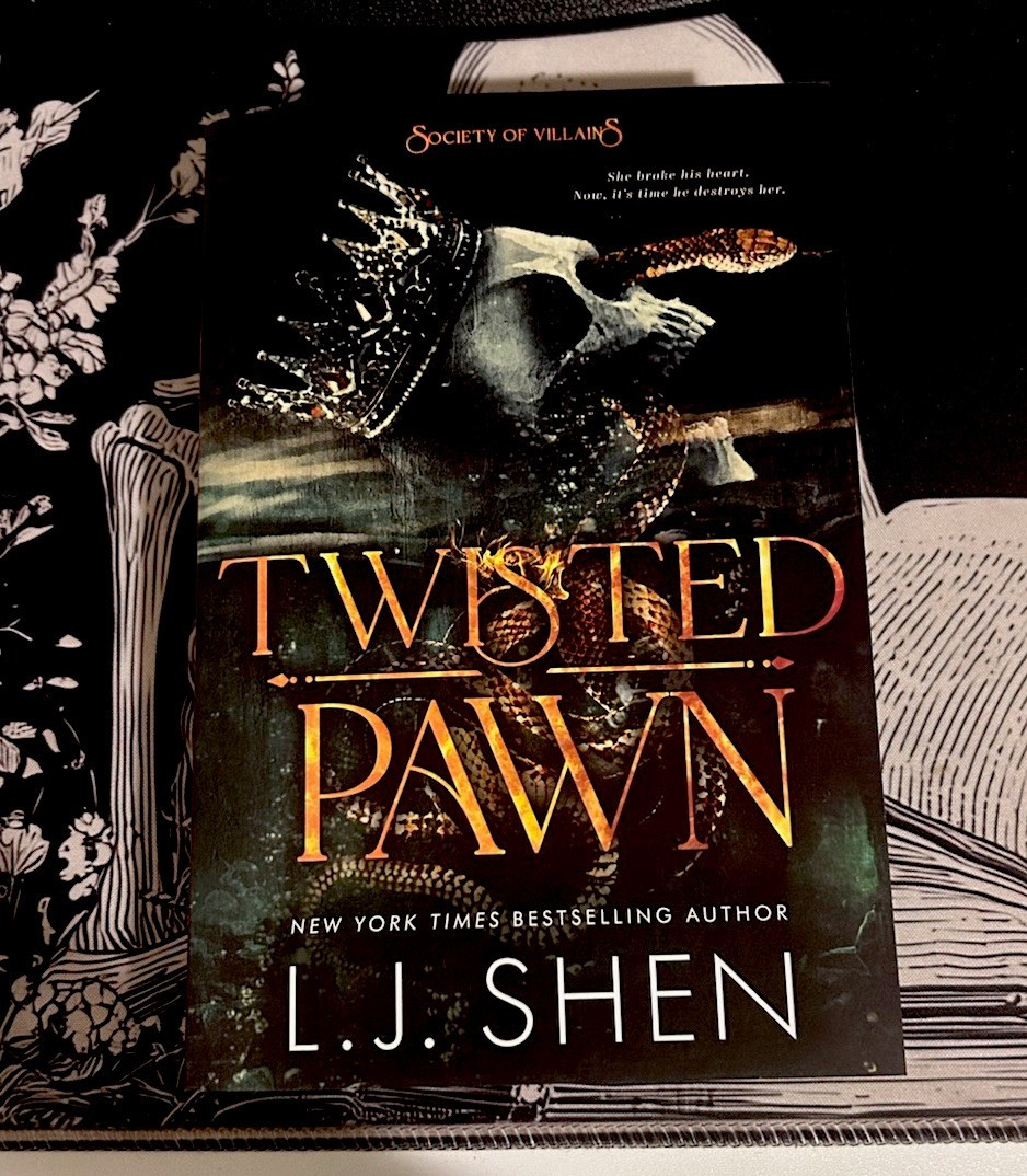 L.J. Shen Twisted Pawn Deluxe Edition Society of Villains PB Signed Inscribed