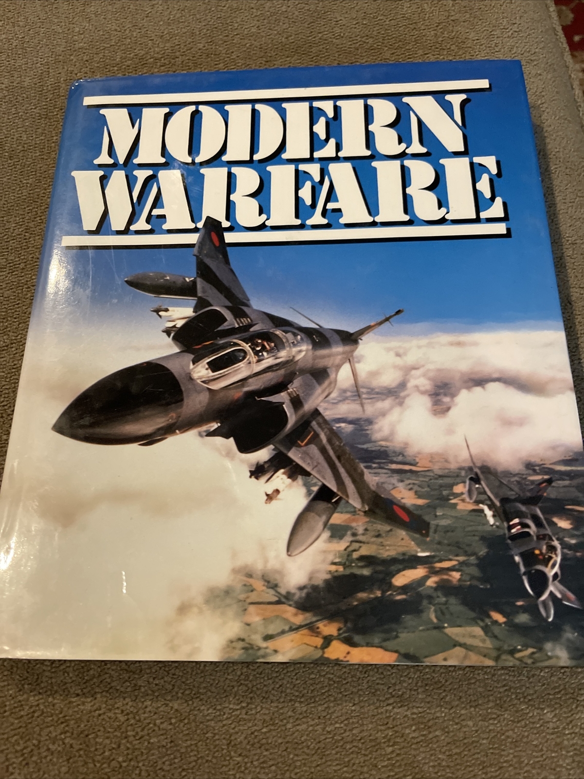 Modern Warfare Hardcover Arco Pub. 1985 English Hardcover Book (KC)
