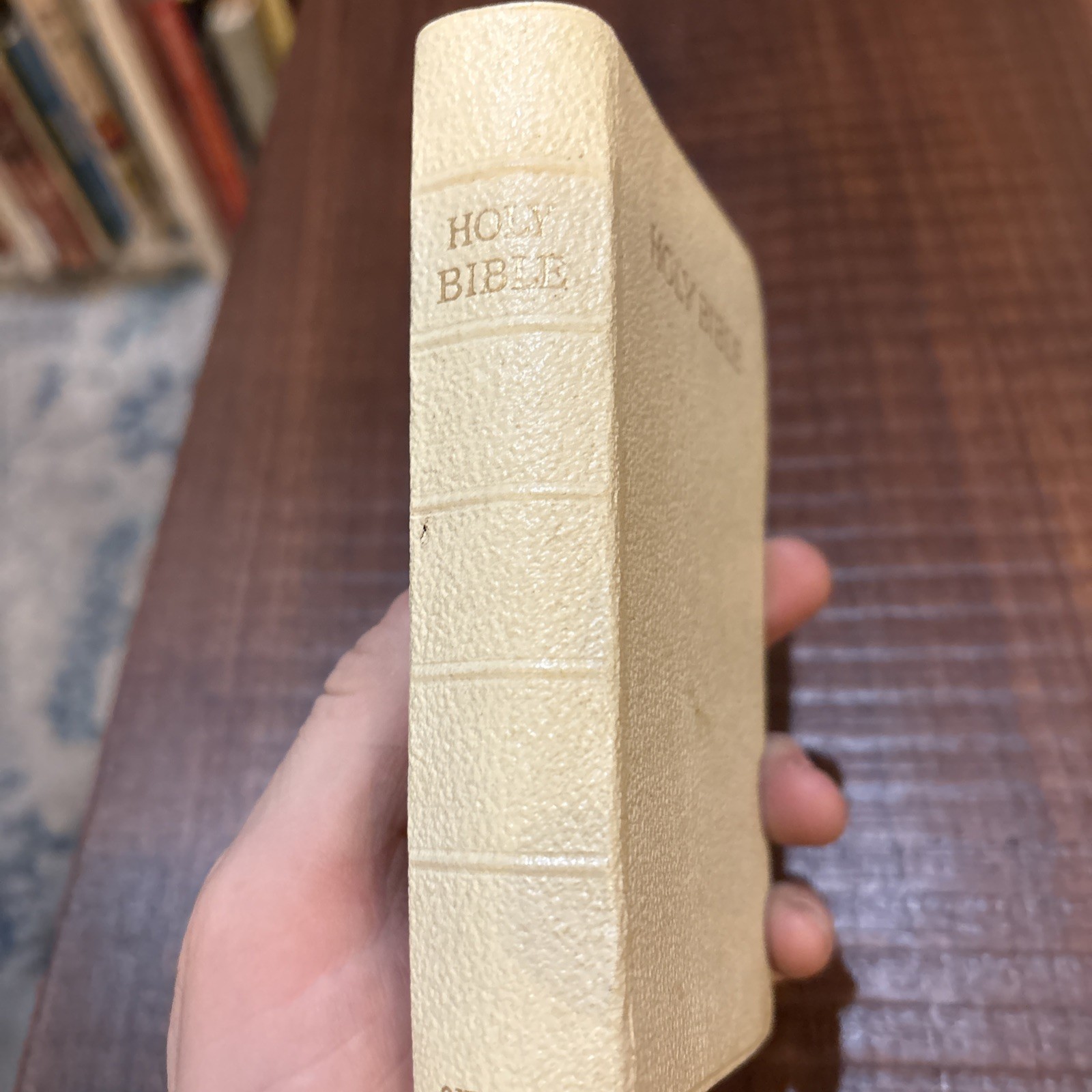 Holy Bible KJV Oxford 01225 White Pocket 5.5 in Vintage Great Britain Gold Edges