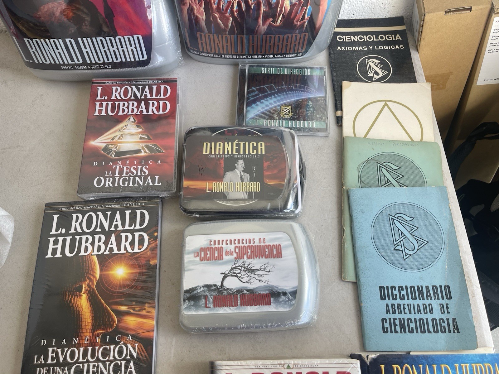 Scientology Books and Lectures Lot L Ron Hubbard Dianetics Lot of 14 in Spanish