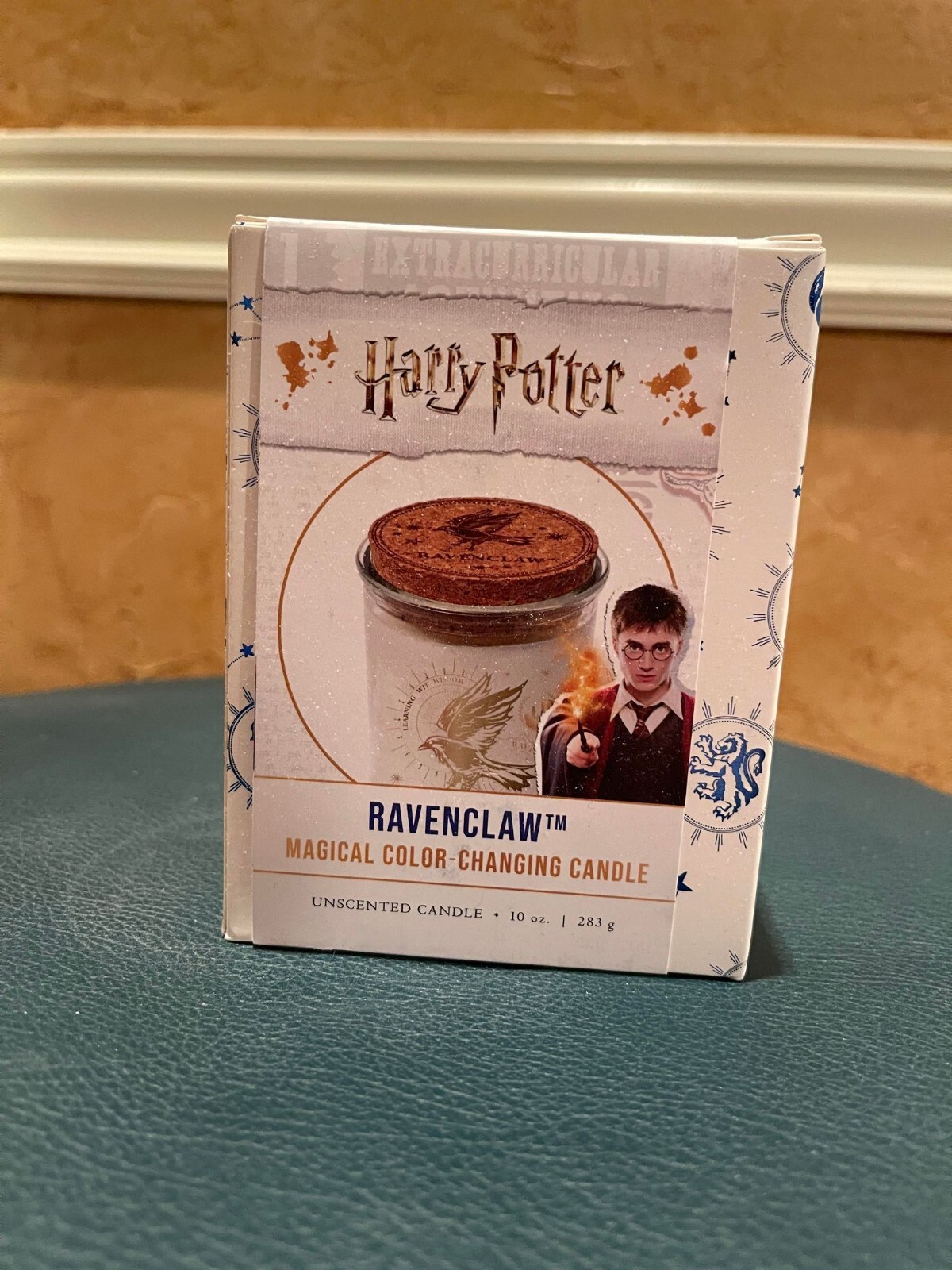 Harry Potter: Magical Colour-changing Ravenclaw Candle (10 Oz) by Insight Editi