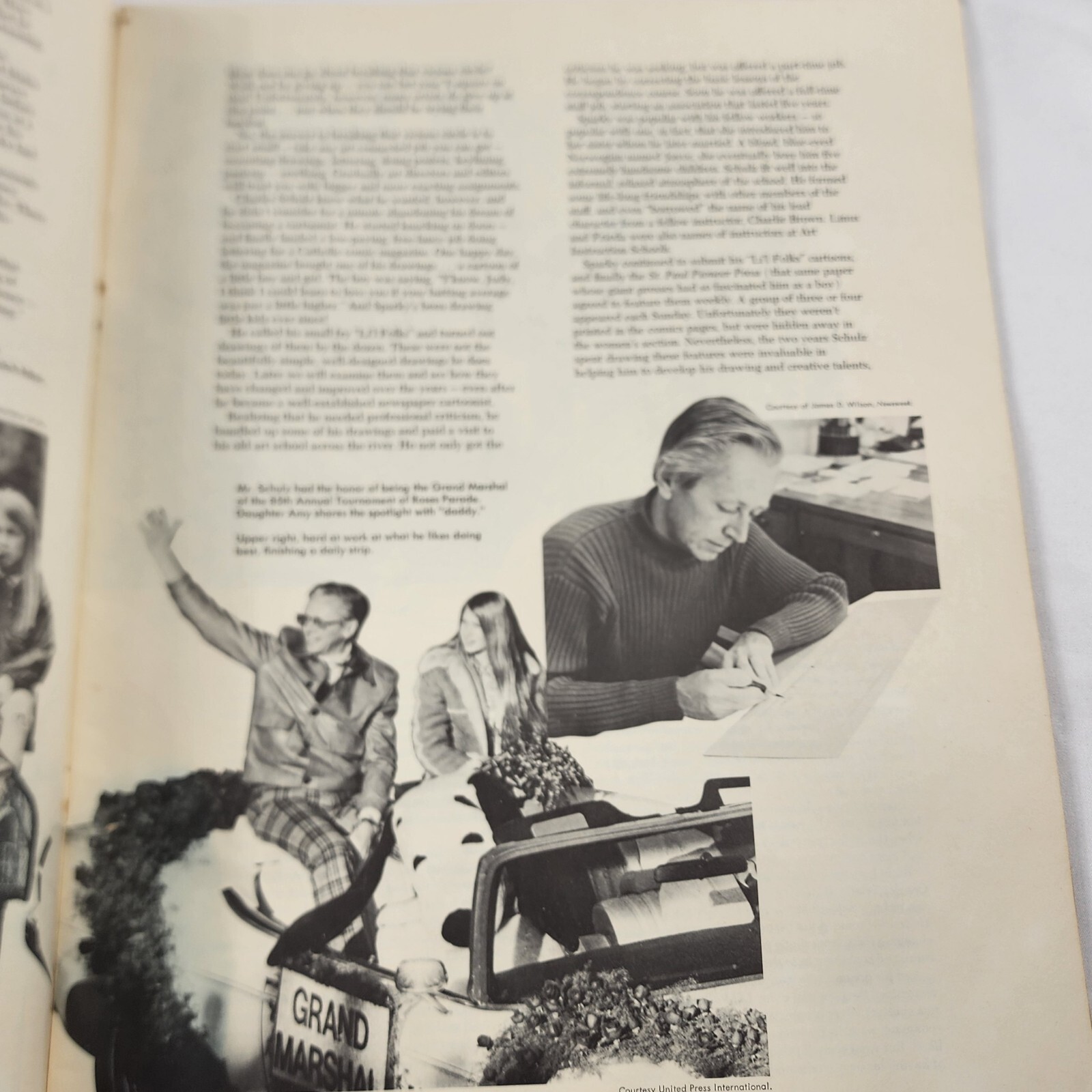 Charles Schutz Master Cartoonist 1975 Booklet Charlie Brown Peanuts 32 Pages Art