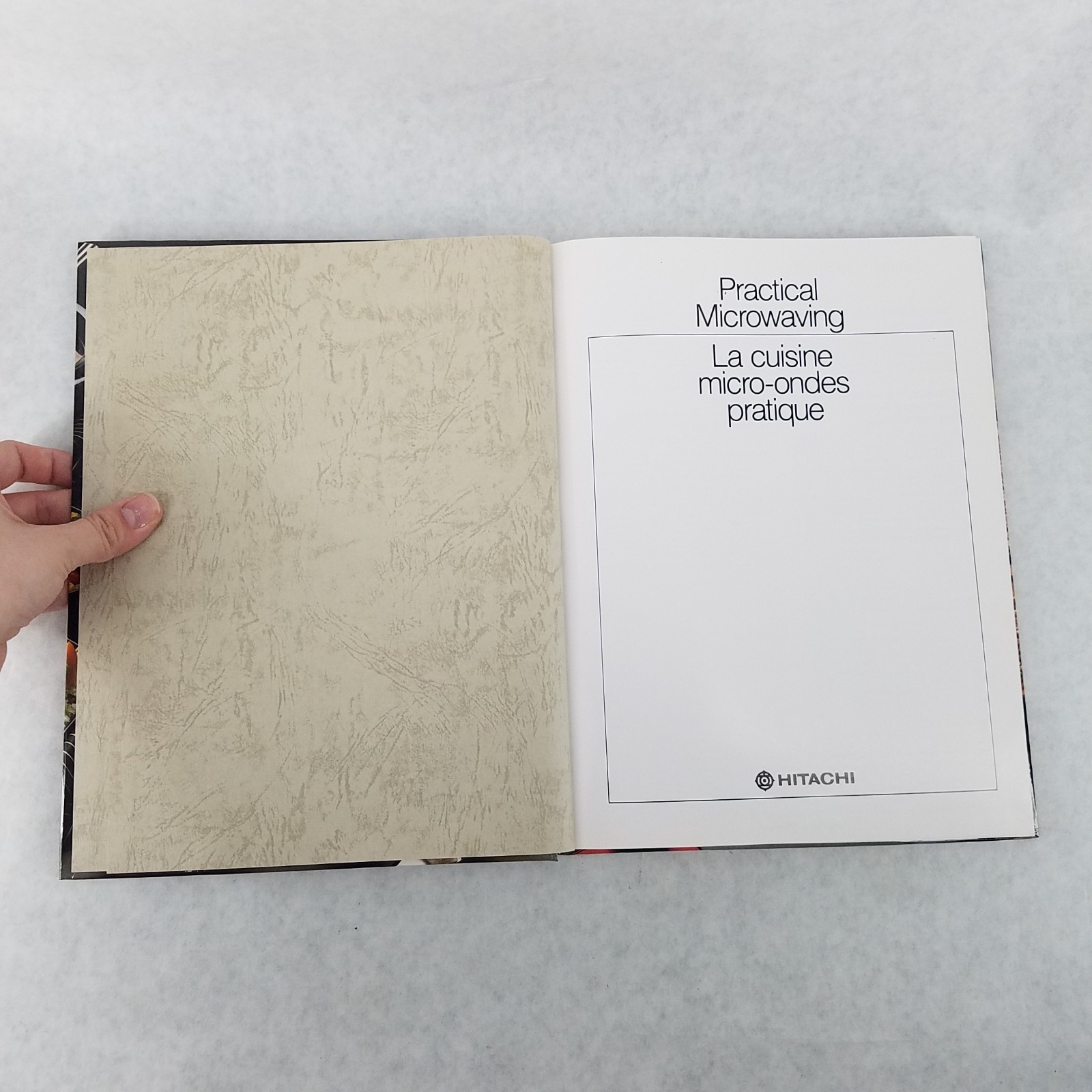 Practical Microwaving – Hitachi Bilingual English / French – 1983 – LIKE NEW!