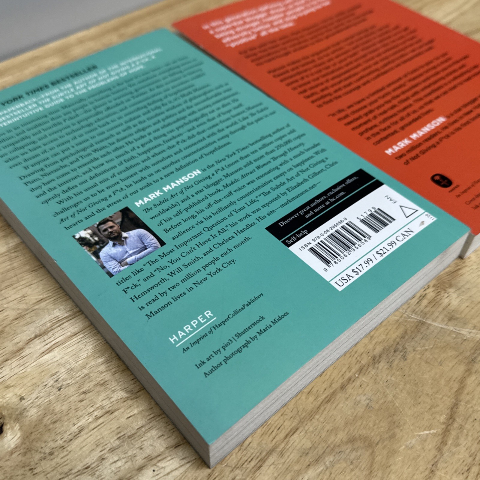 Everything is Fucked and Subtle Art of Not Giving a Fuck (PAPERBACK) MARK MANSON
